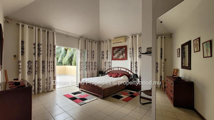 Sea View Villa On 1,150 Sqm Land In Tamarin - Flic En Flac
