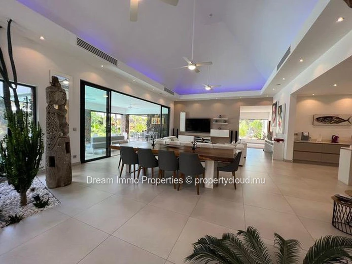 Stunning Balinese-Style Villa With Huge Pool In Grand Baie - Mauritius
