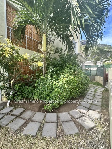 4-Bedroom Duplex Close To The Sea & Shops In La Mivoie, Tamarin - Mauritius 