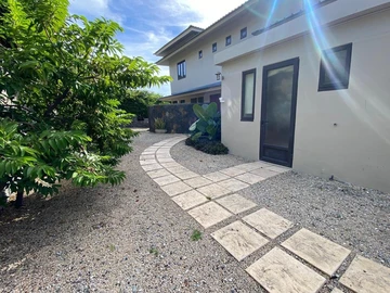 5 Bedroom Villa