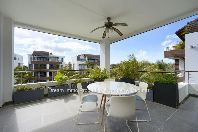 Contemporary Furnished Apartment With Pool View In Choisy-Les-Bains - Mauritius