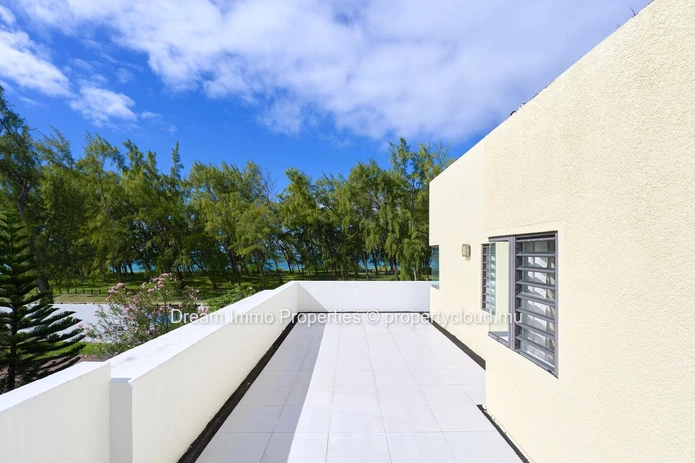 Top Deal Investisseur ! 3 Villas Vue & Face Mer A Belle Mare – Ile Maurice