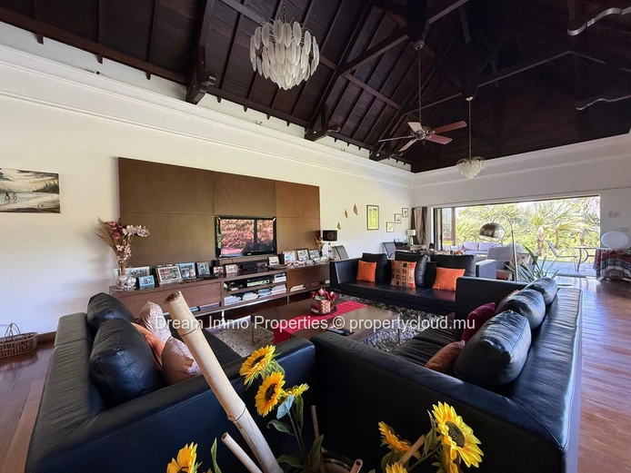 Elegant 4-Bedroom Villa With Beach Access In Bel Ombre - Mauritius