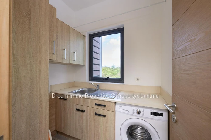 Contemporary Furnished Apartment With Pool View In Choisy-Les-Bains - Mauritius