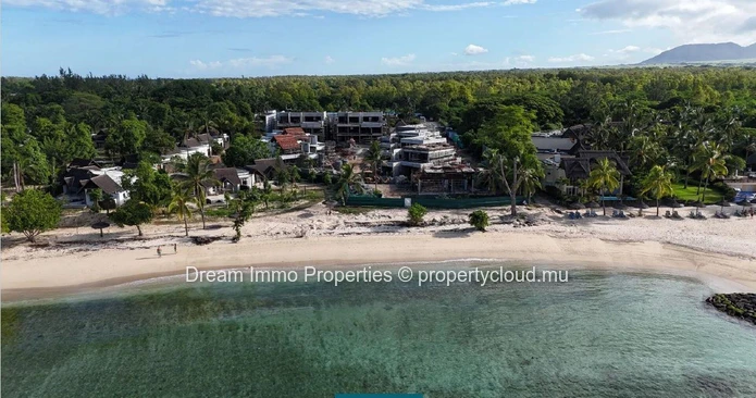 Unique ! Beachfront Villa With Lagoon View, Morne & 5* Hotel Access In The West - Mauritius