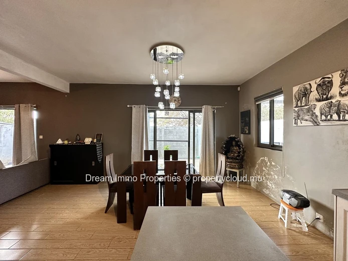 Spacious House With Mountain View & Close To Amenities In Coromandel - Mauritius
