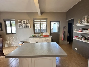 6 Bedroom Villa