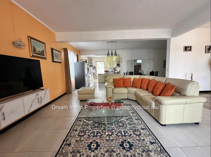 Spacious Family Villa Close To The Sea In The Heart Of Flic En Flac – Mauritius