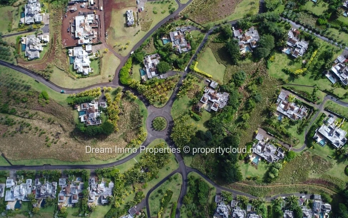 Beautiful Irs Lots For Sale In An Estate With Golf And Lagoon In The South-West