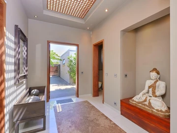 5 Bedroom Villa