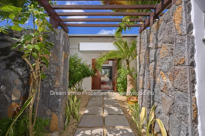 Luxurious 4-Bedroom Villa Near The Sea & Amenities In Grand Baie – Mauritius